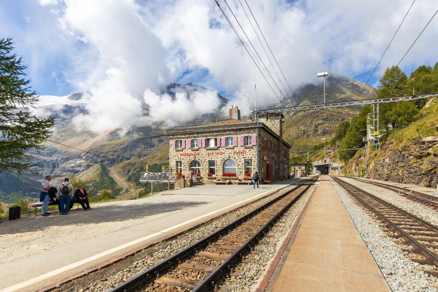 Alp Grüm train station